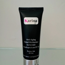Our tinted moisturizer spf 30 is amazing—combining hydration, protection, and light coverage. This lightweight moisturizer is a game-changer… for the woman on the go! Effortless beauty!✨